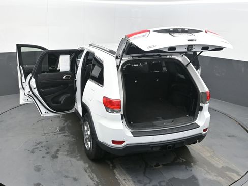 Used 2017 Jeep Grand Cherokee Laredo w/ Quick Order Package 2BE image 39