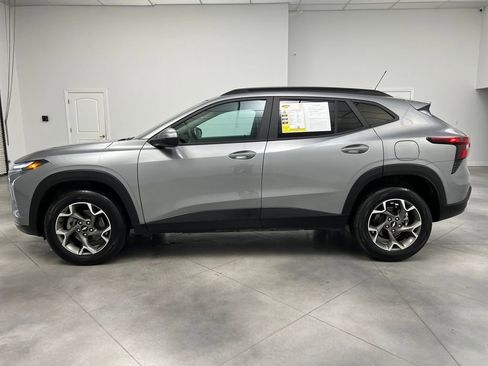 Used 2025 Chevrolet Trax LT image 4