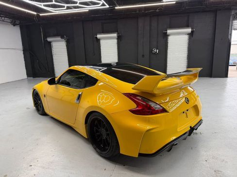 Used 2009 Nissan 370Z Touring w/ Sport Pkg RWD image 6