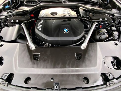 Used 2023 BMW 740i w/ Executive Package image 28