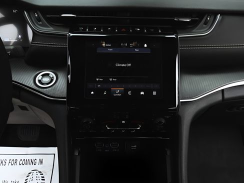 Used 2023 Jeep Grand Cherokee L Laredo image 37