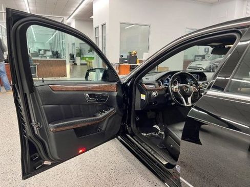 Used 2013 Mercedes-Benz E 350 4MATIC Sedan image 25