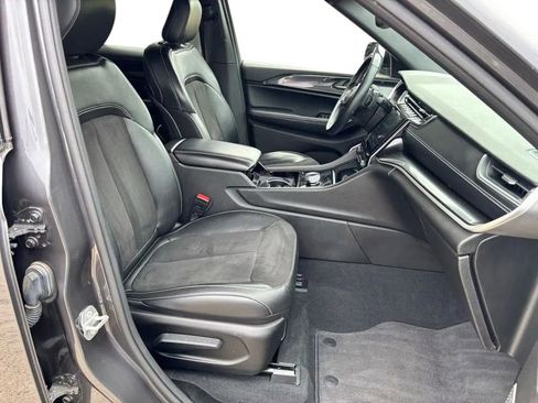 Used 2022 Jeep Grand Cherokee Altitude AWD/4WD image 31