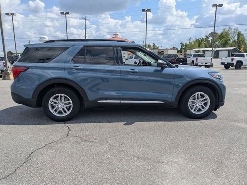 Used 2025 Ford Explorer Active image 3