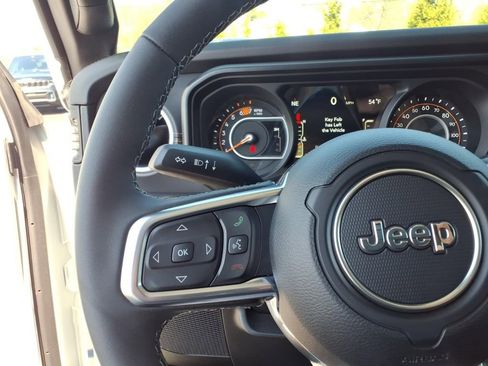 Used 2026 Jeep Wrangler Unlimited Sahara w/ Dual Top Group AWD/4WD image 27