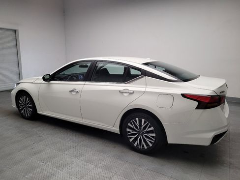 Used 2025 Nissan Altima 2.5 SV FWD image 3