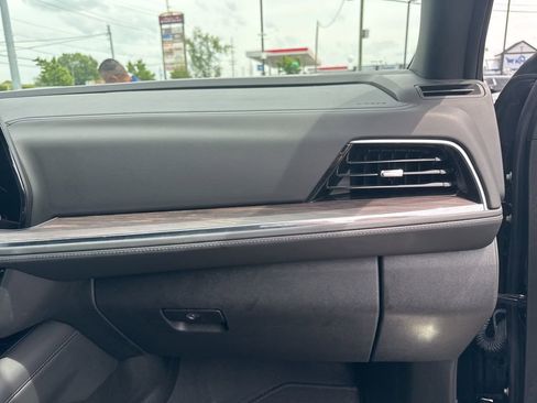 Used 2025 Chevrolet Tahoe LT AWD/4WD image 20
