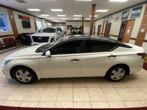 Used 2019 Nissan Altima 2.5 S FWD image 2