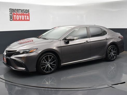 Used 2024 Toyota Camry SE image 8