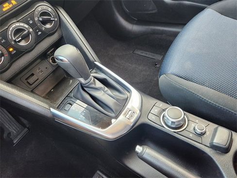 Used 2019 Toyota Yaris L image 17