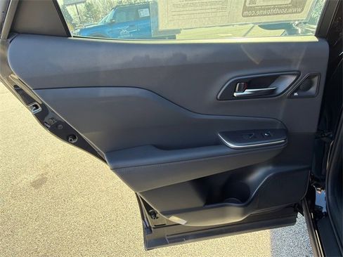 Used 2023 Toyota Crown Limited image 21