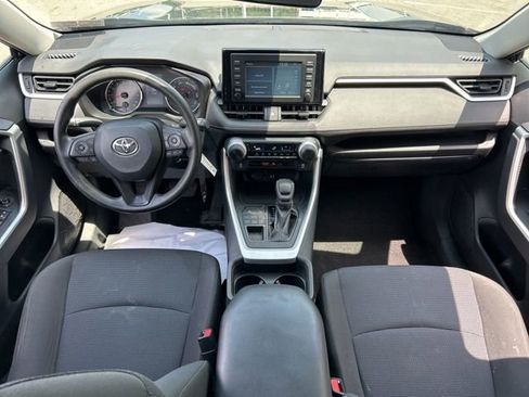 Used 2019 Toyota RAV4 LE AWD/4WD image 17