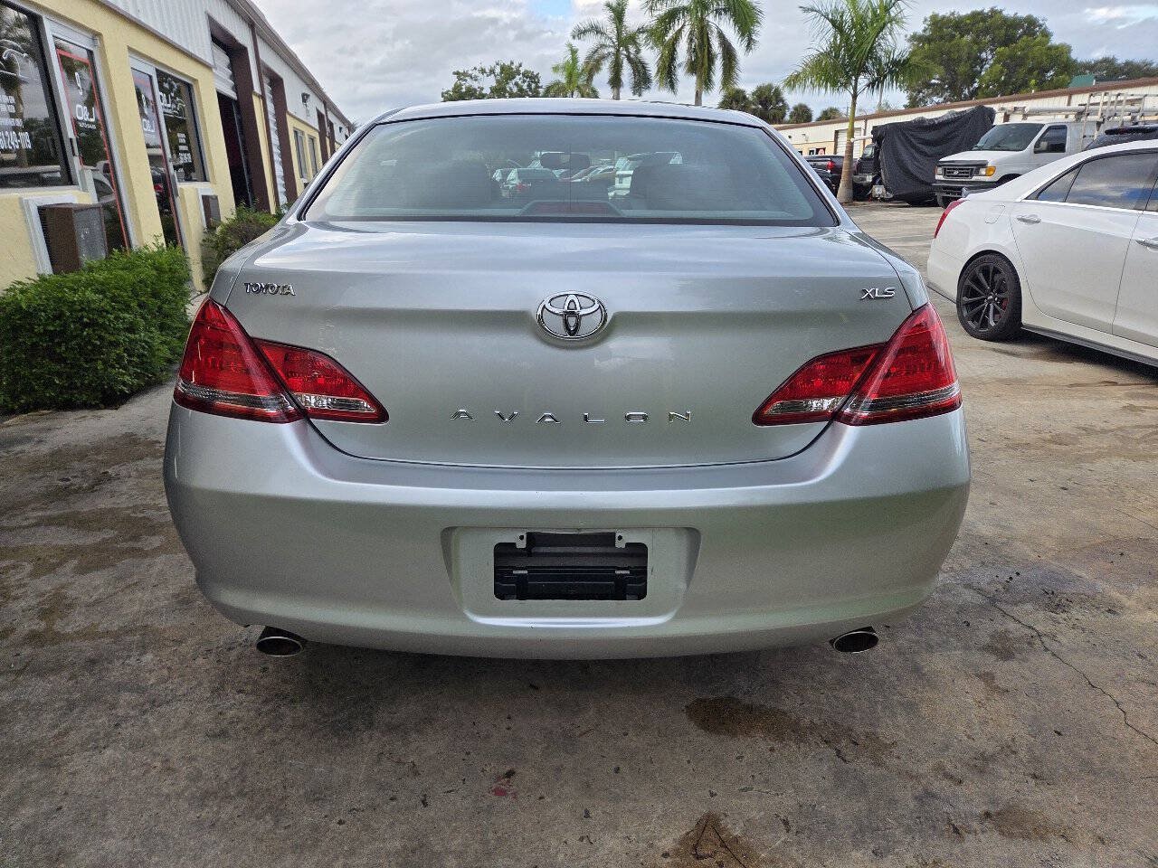 Used 2007 Toyota Avalon XLS FWD image 6