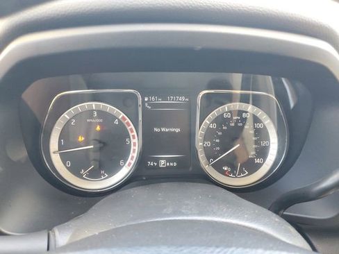 Used 2017 Nissan Titan SV image 20