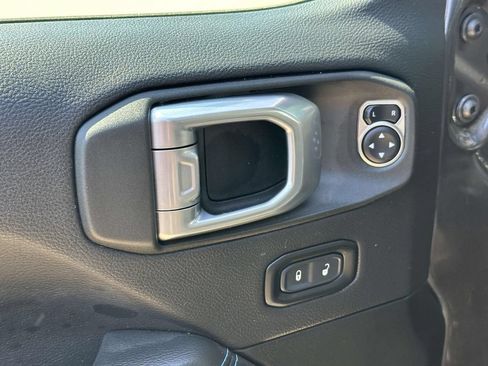 Used 2023 Jeep Wrangler Unlimited Rubicon 4xe w/ Cold Weather Group AWD/4WD image 15