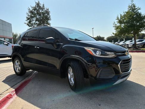 Used 2019 Chevrolet Trax LT w/ LT Convenience Package FWD image 4