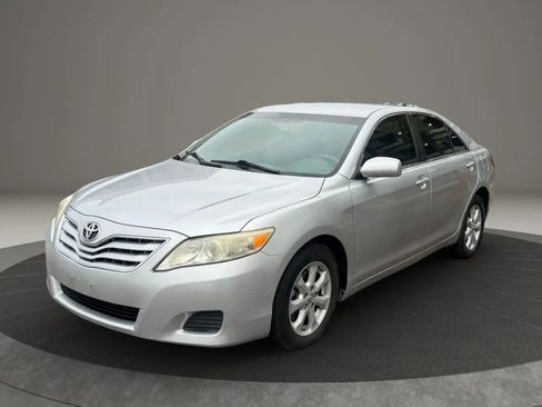 Used 2011 Toyota Camry LE image 9