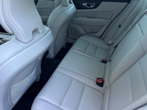 Used 2019 Volvo S60 T6 Momentum w/ Multimedia Package AWD/4WD image 12