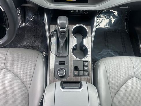 Used 2023 Toyota Highlander Platinum image 24