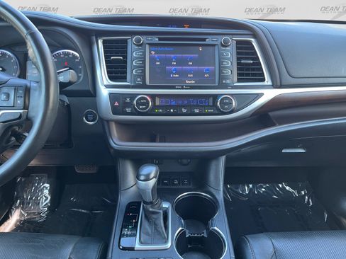 Used 2015 Toyota Highlander Limited Platinum AWD/4WD image 11