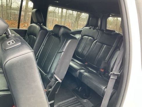Used 2022 Jeep Wagoneer Series III AWD/4WD image 18