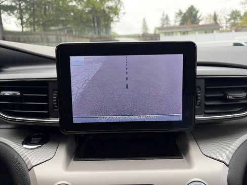 Used 2023 Ford Explorer XLT w/ Equipment Group 202A AWD/4WD image 26