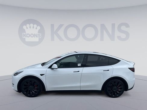 Used 2023 Tesla Model Y Performance image 2