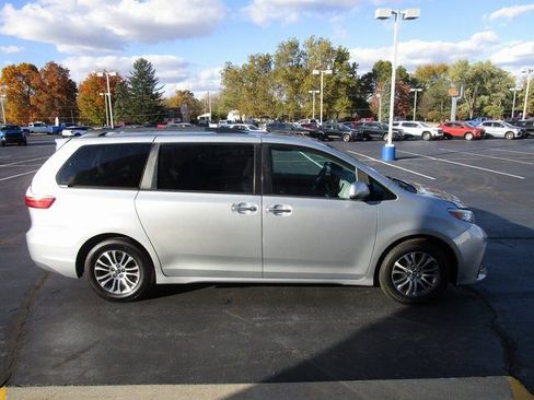 Used 2019 Toyota Sienna XLE FWD image 6