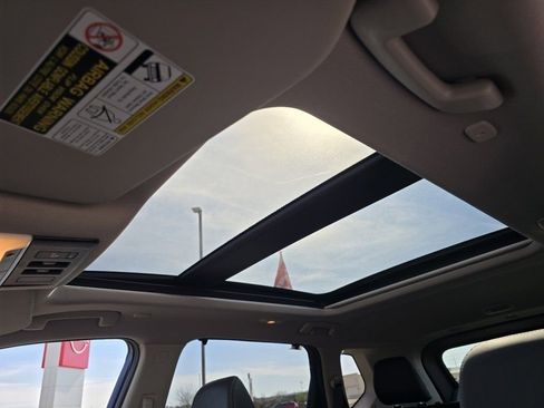 Used 2023 Nissan Rogue Platinum w/ Platinum Premium Package image 3