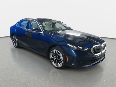 New 2026 BMW 530i w/ Premium Package image 3