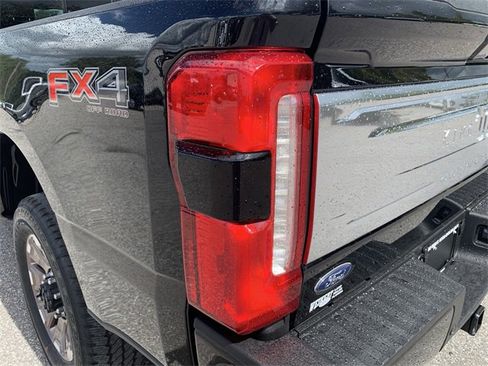 Used 2025 Ford F350 King Ranch w/ FX4 Off-Road Package image 11