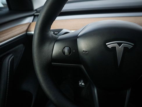 Used 2023 Tesla Model 3 Performance image 19