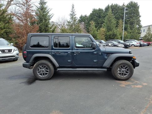 Used 2025 Jeep Wrangler Sport S image 26