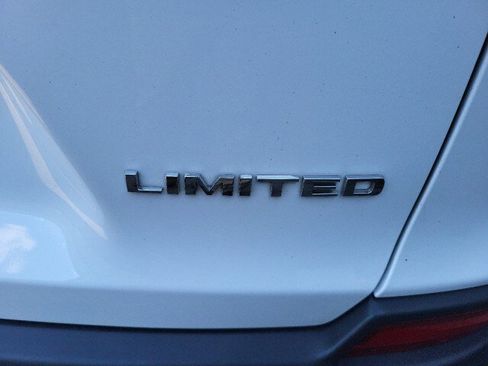 Used 2022 Jeep Cherokee Limited image 8