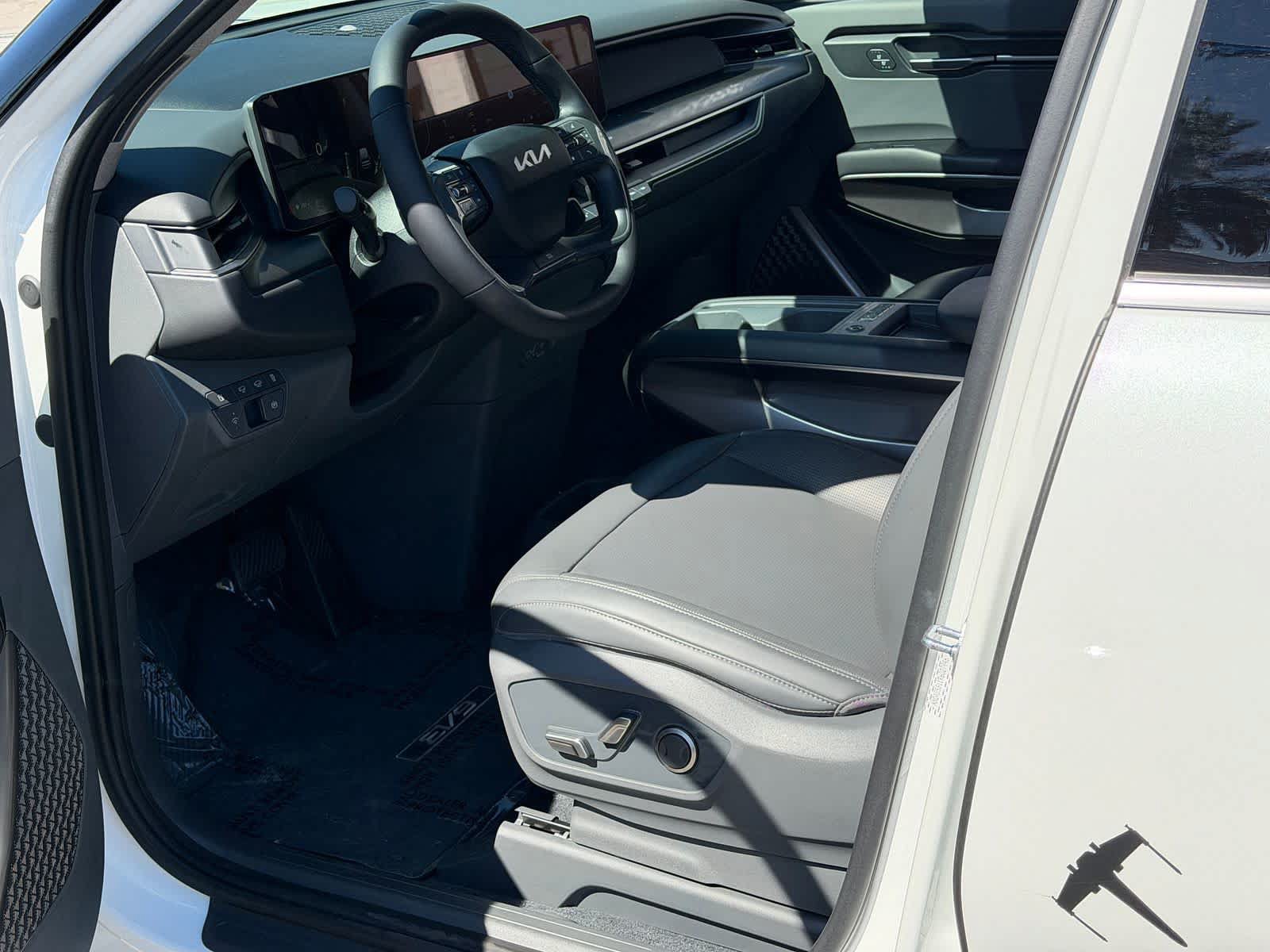 Used 2024 Kia EV9 Light Long Range RWD image 13