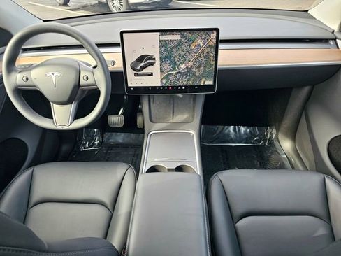 Used 2024 Tesla Model Y Long Range image 25