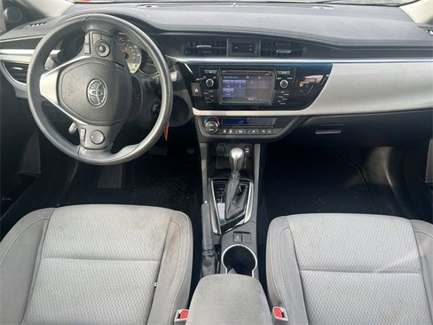 Used 2016 Toyota Corolla LE image 3