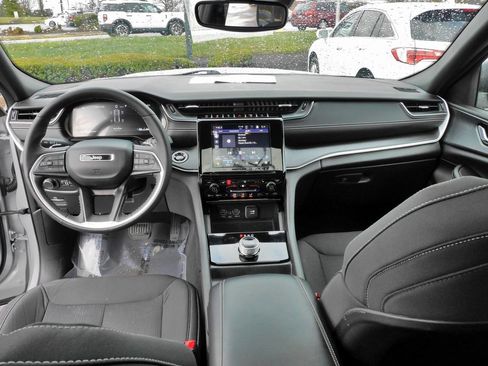 Used 2024 Jeep Grand Cherokee Laredo X w/ Luxury Tech Group I image 20