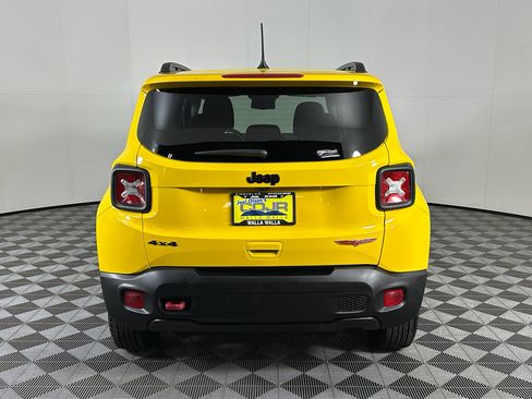 Used 2023 Jeep Renegade Trailhawk image 16