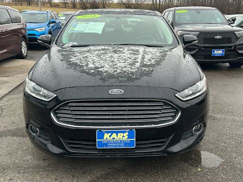Used 2016 Ford Fusion SE image 3