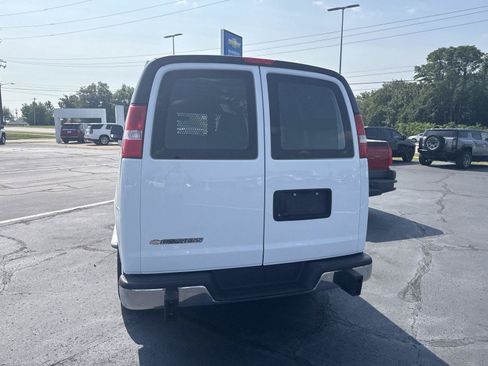 Used 2024 Chevrolet Express 2500 w/ Driver Convenience Package RWD image 3