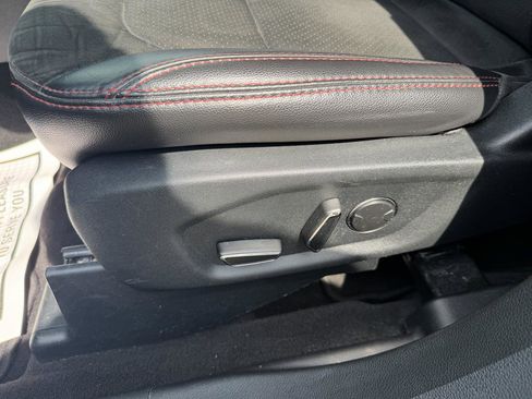 Used 2018 Ford Explorer XLT w/ Equipment Group 202A AWD/4WD image 16