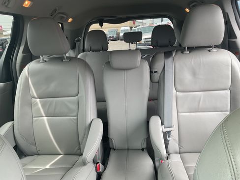 Used 2018 Toyota Sienna XLE w/ XLE Navigation Package FWD image 22