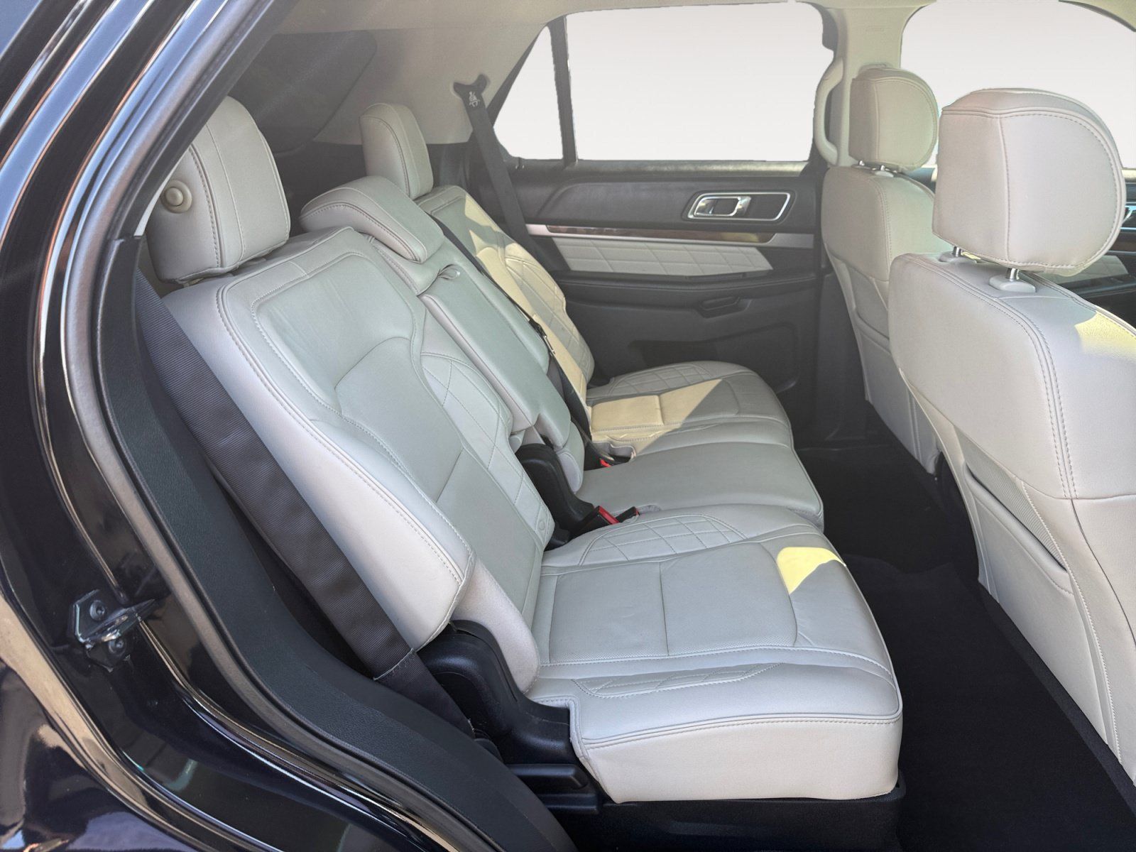 Used 2016 Ford Explorer Platinum AWD/4WD image 19