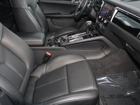 Certified 2025 Porsche Macan image 27