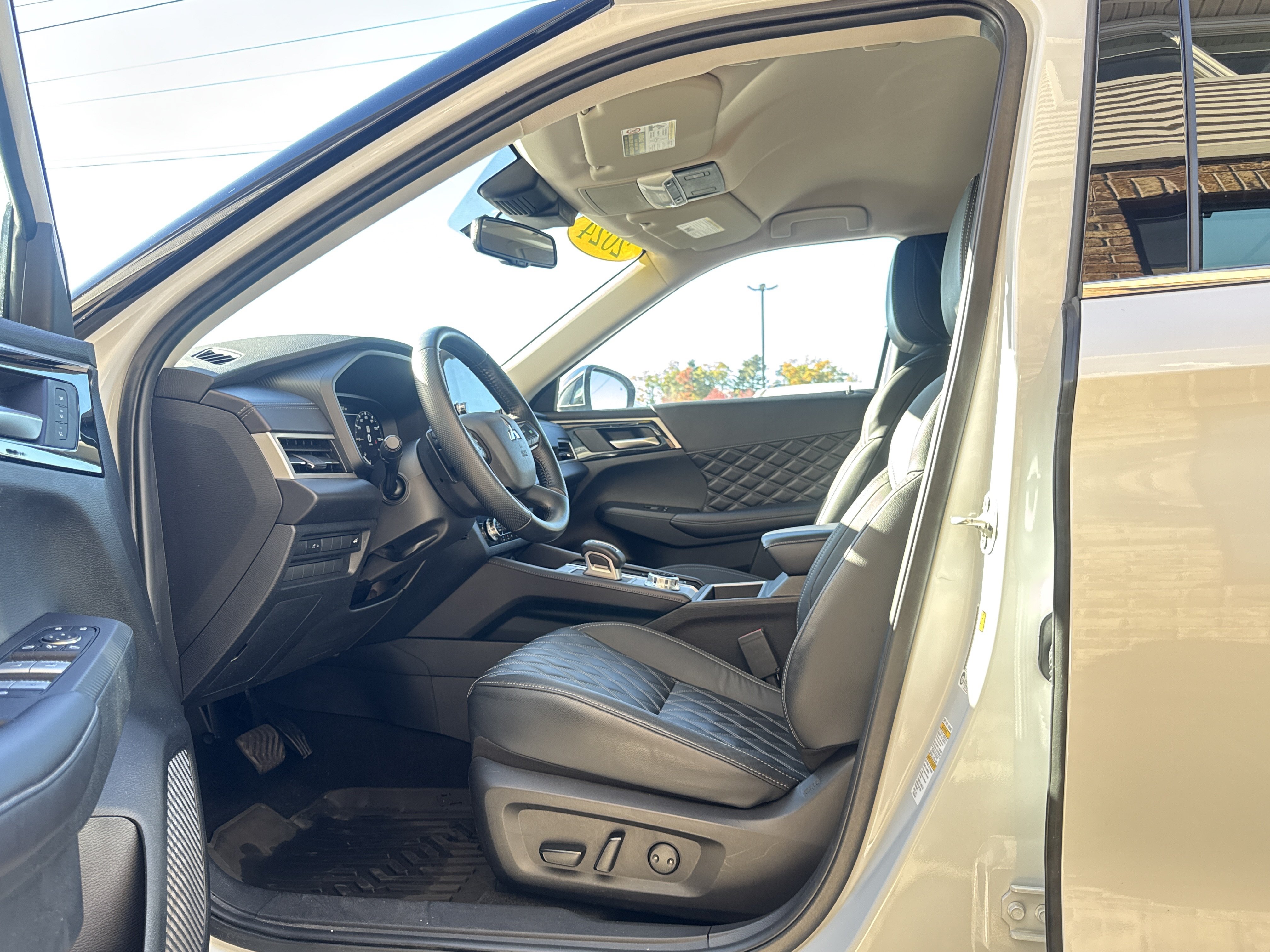 Used 2024 Mitsubishi Outlander SEL AWD/4WD image 9