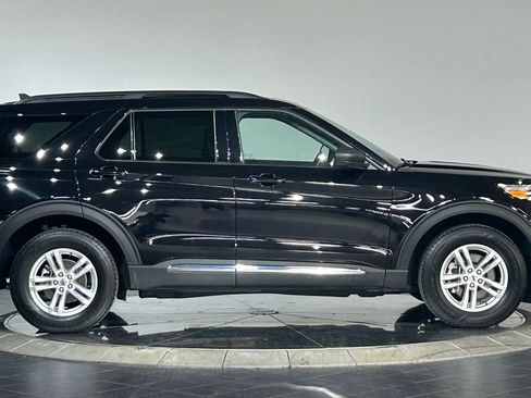 Used 2023 Ford Explorer XLT w/ Equipment Group 202A AWD/4WD image 11