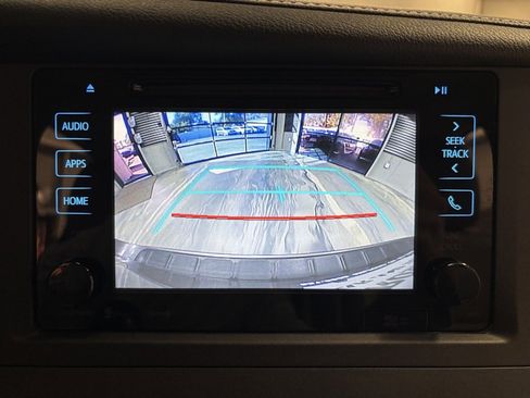 Used 2017 Toyota Sienna XLE image 22