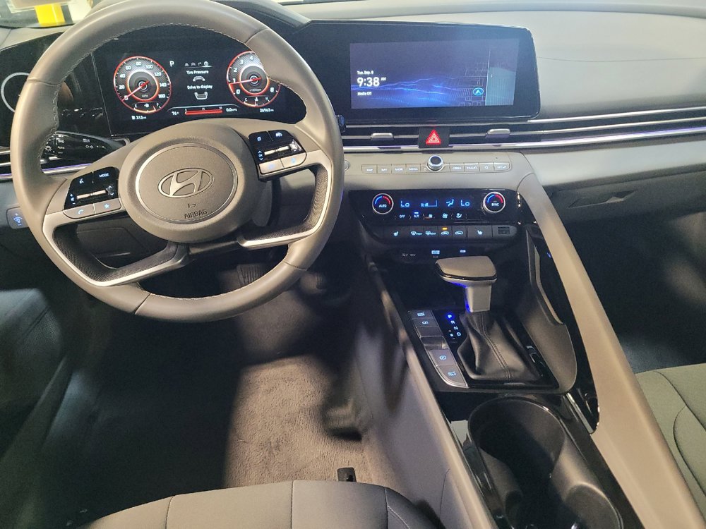 Used 2025 Hyundai Elantra SEL FWD image 22