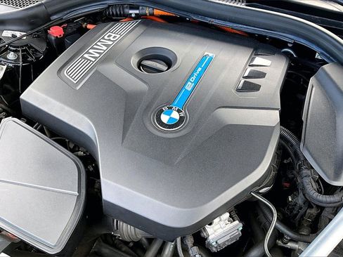 Used 2019 BMW 530e w/ M Sport Package image 34